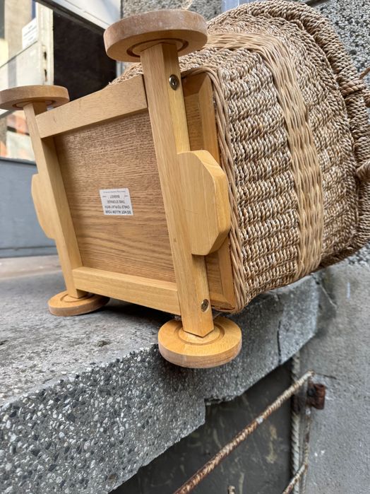 Стара ретро кошница на колела