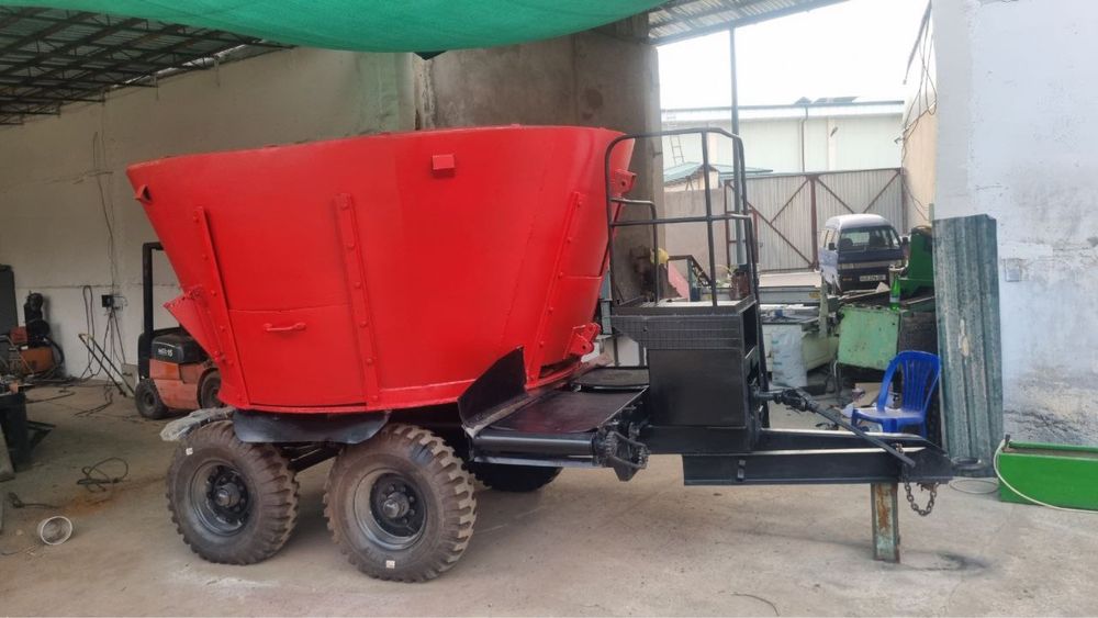 Миксер Кормораздатчик 10 куб Прицеп иван 3т
