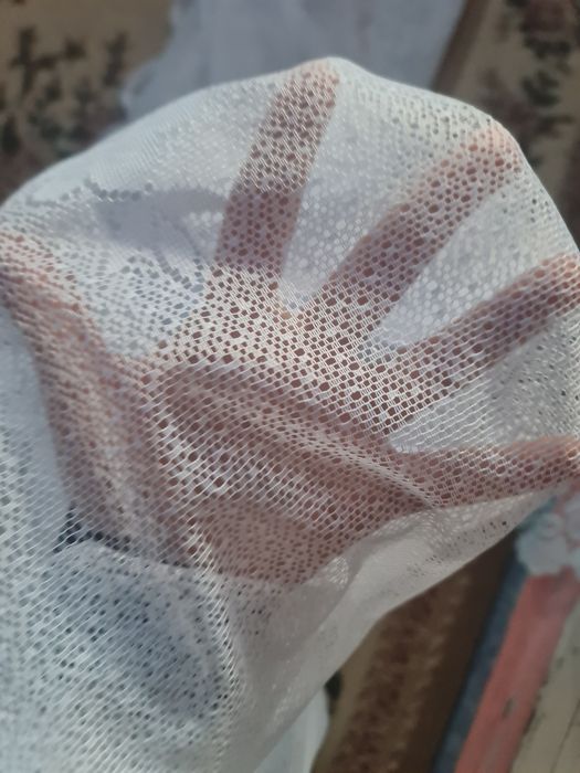 Perdea lunga. Are cam 7-8 metri lungime si inaltime 1.30