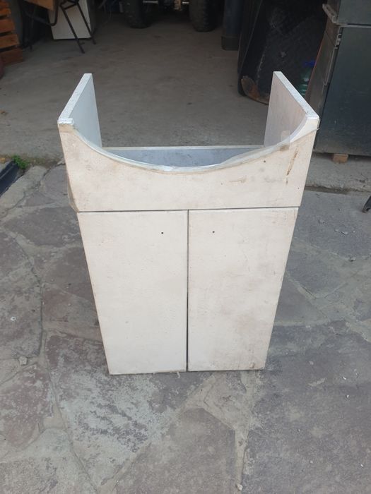 Продам тумбу с раковиной.