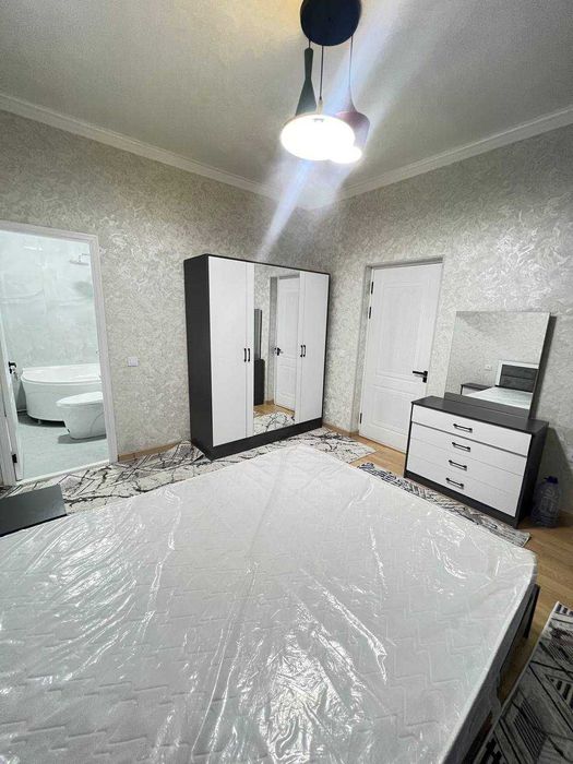 Razdelni kvartira o'rikzor bozor yonida 3 xona srochni sotiladi