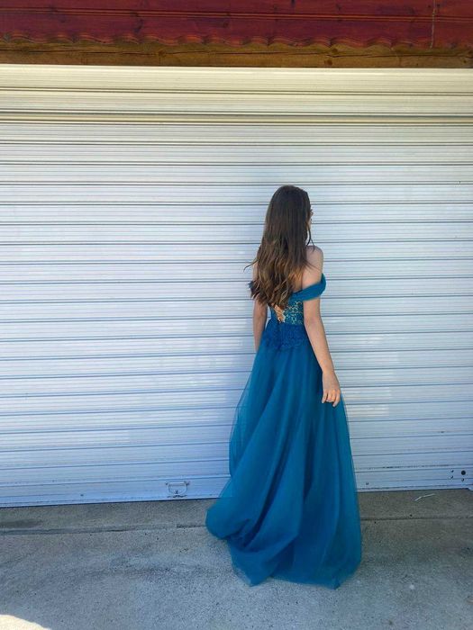 Продавам абитуриентската си рокля!