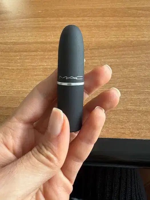 Ruj Mac Powder Kiss mat Impulsive