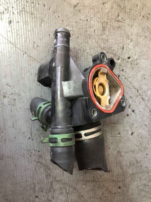 carcasa termostat 2.0 dci  renault trafic 2 opel vivaro a nissan primastar