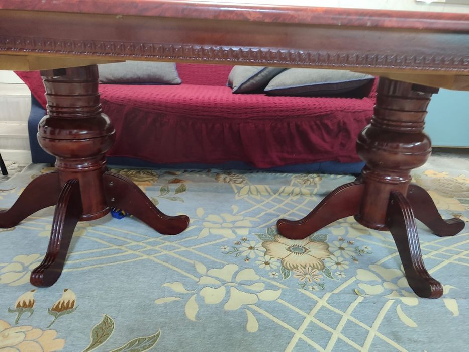 Продам стол для гостиной