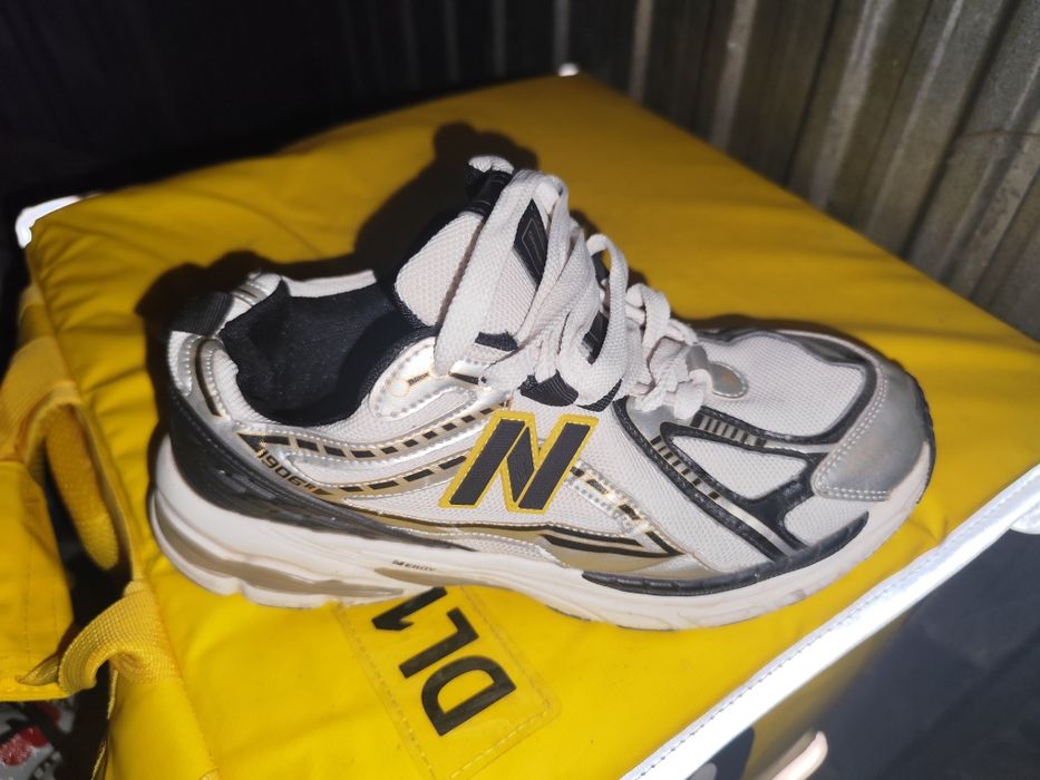 New balance 1906 золотой