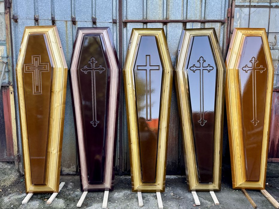 Producător și distribuitor Sicrie 6 sau 4 Colțuri