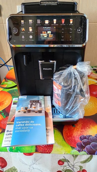 Expresor cafea Philips Latte Go 5500 cana noua, câteva cafele.