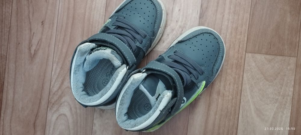 Детские кроссовки