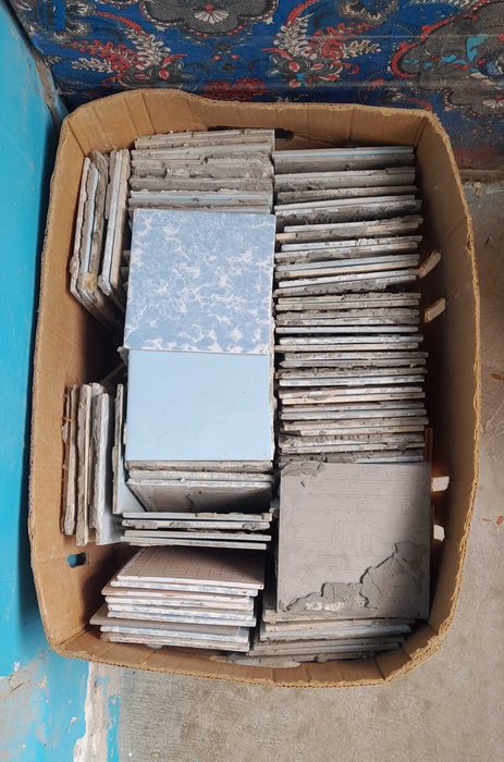 Бесплатно, Самовывоз кафель б/у, советский, разные цвета.