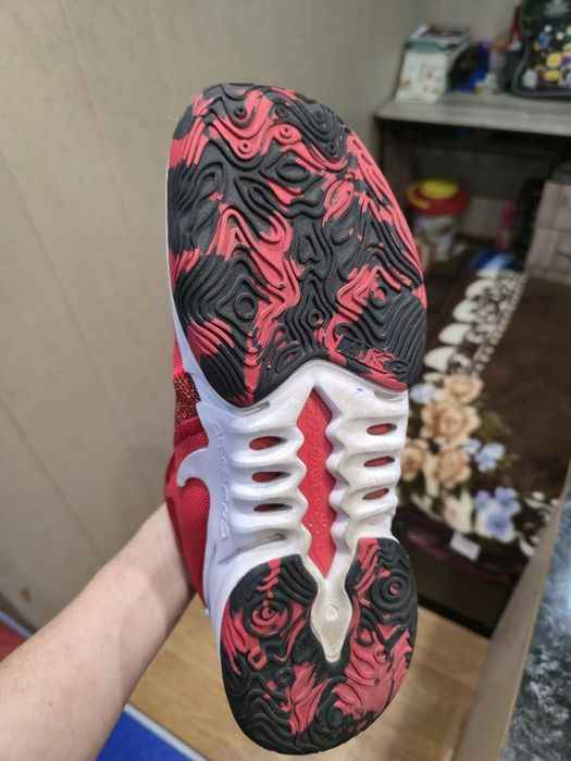 Продаются кроссовки 46 размер