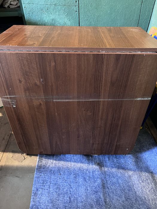 Стол книжный продам, срочно!