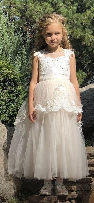 Продам платье на 6-7 лет