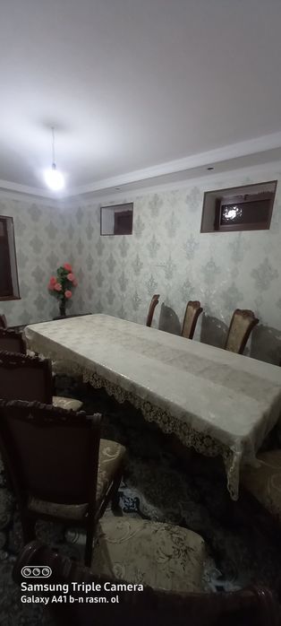 Mehmon xona uchun stol-stul yangidek