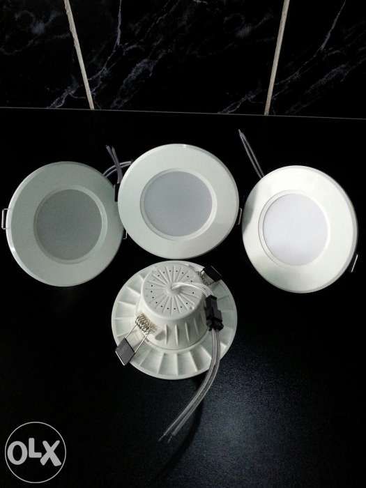 Vand 4 spoturi cu led consum 5W putere lumina 50W 100 lei