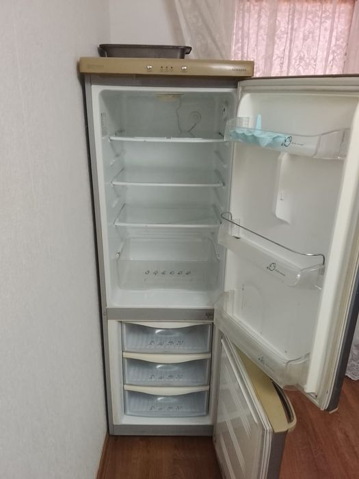 Продам холодильник  Samsung