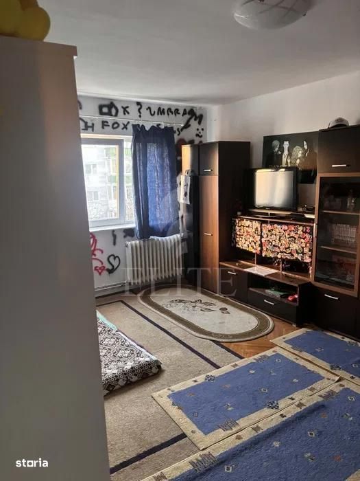 Apartament 4 camere în zona BLOCUL SPRAY