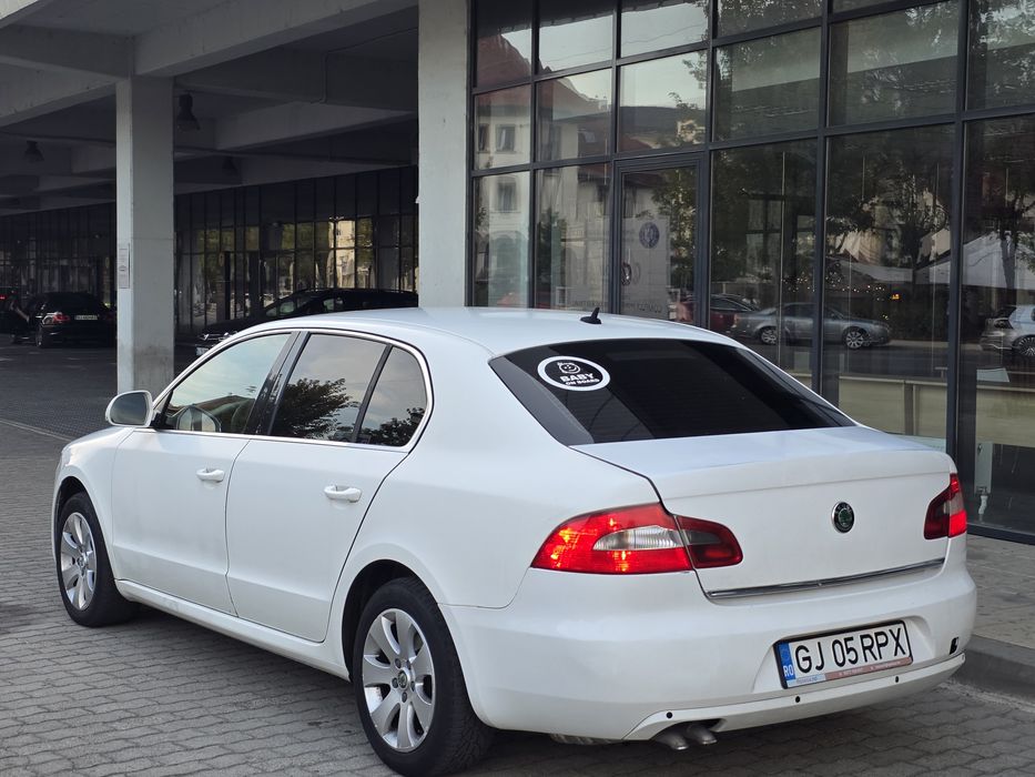 SKODA Superb 2011 — imagine 4
