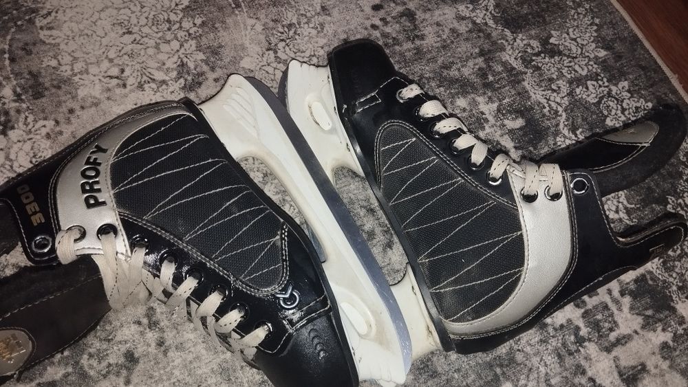 Продаю коньки срочно