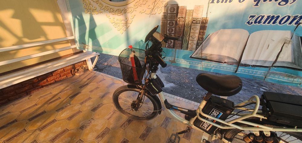 Veloskuter LargoMotors Sotiladi