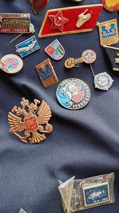 cateva sute de insemne militare insigne si decoratii URSS
