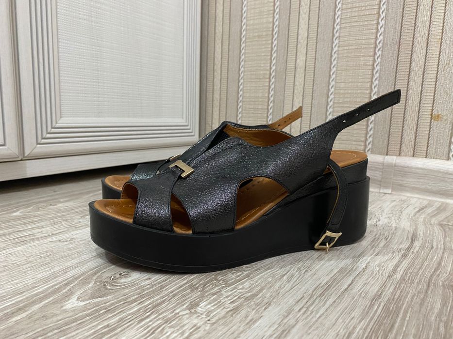 Кожаные сандалии