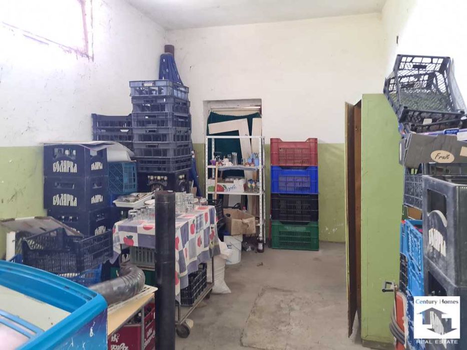 145296 Търговски обект на главната улица в с. Полски Сеновец