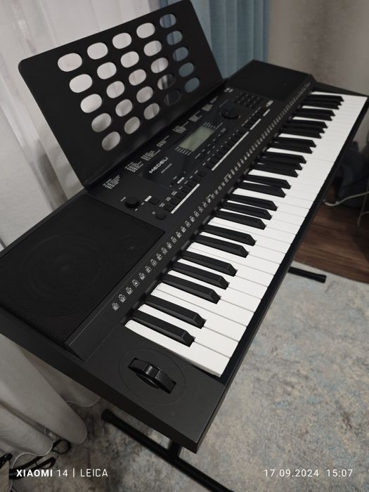 Продам синтезатор