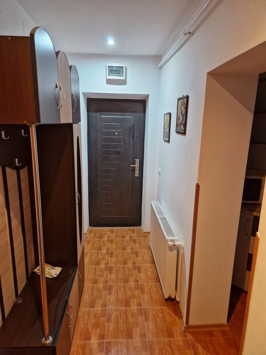 Închiriez garsoniera centru