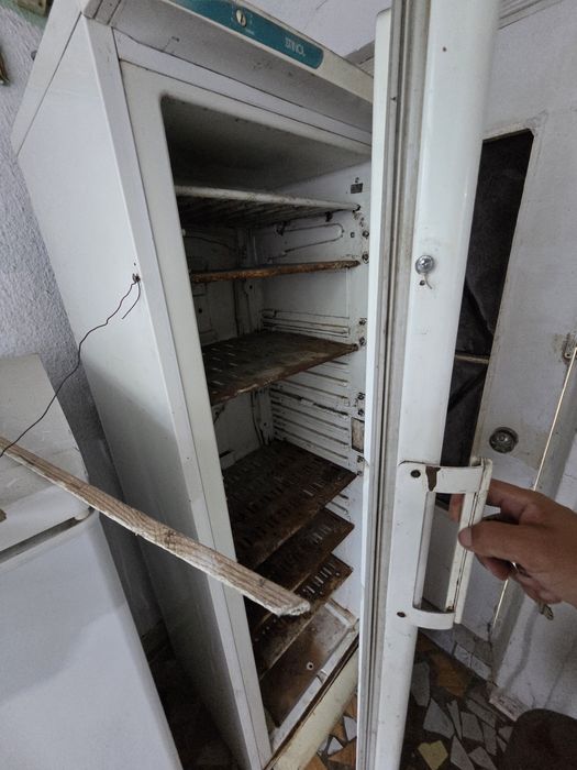 Отдам даром холодильник стинол.