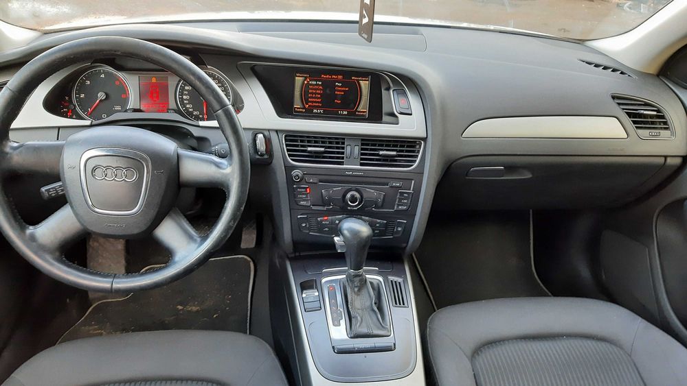 Dezmembrez audi a4 b8 2.0 CAGA s-linne/bara fata a4/capota/far/aripa/