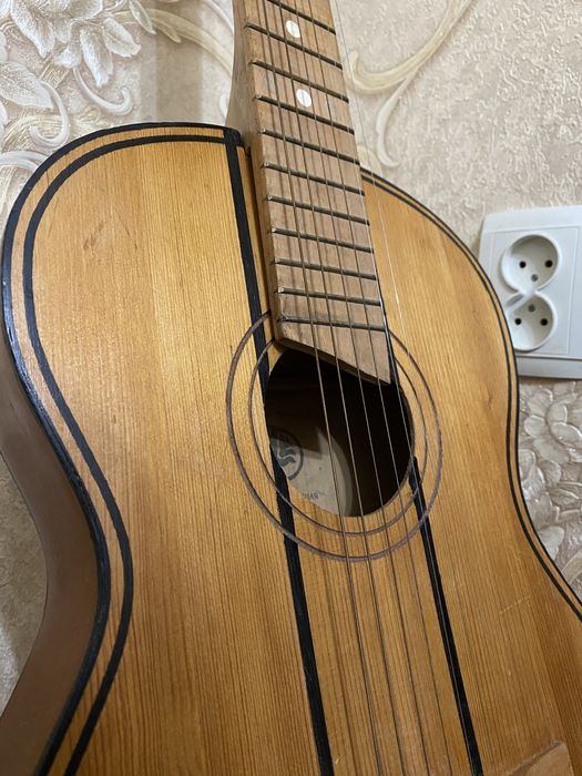 Продам гитару, не дорого!