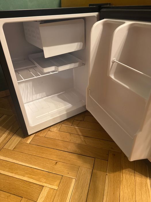 Минибар с камера Crown