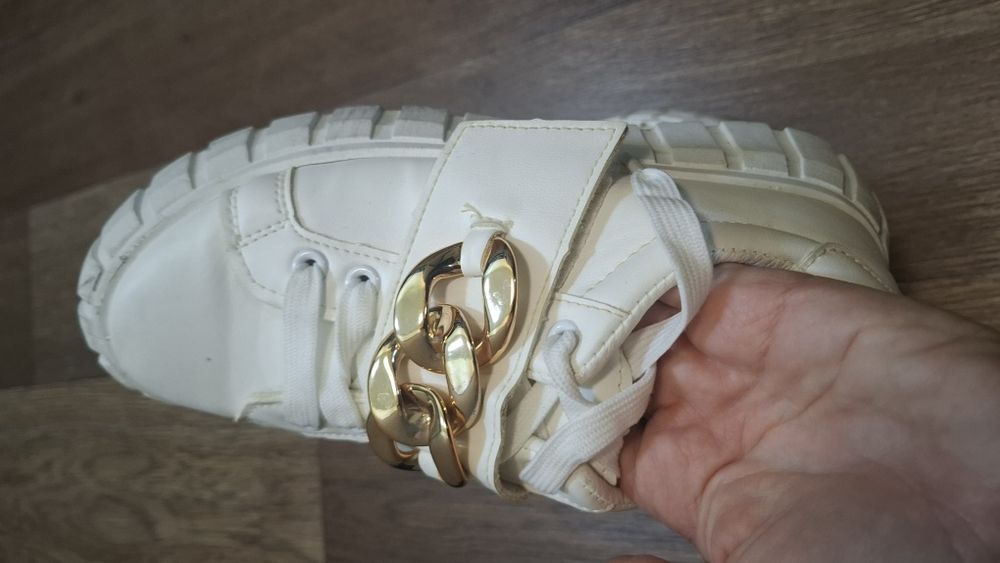 Белые кроссовки на липучке 36р