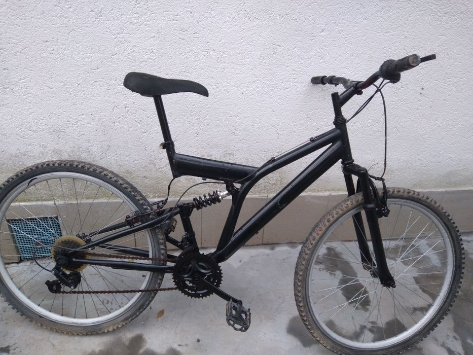 Vand bicicleta montan bike în bună stare de functionare