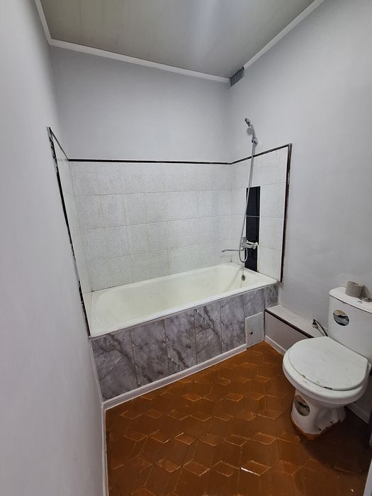 Продаётся 2  комнатная