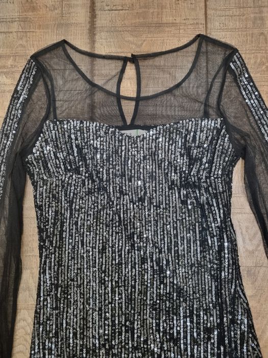 Елегантна рокля с пайети