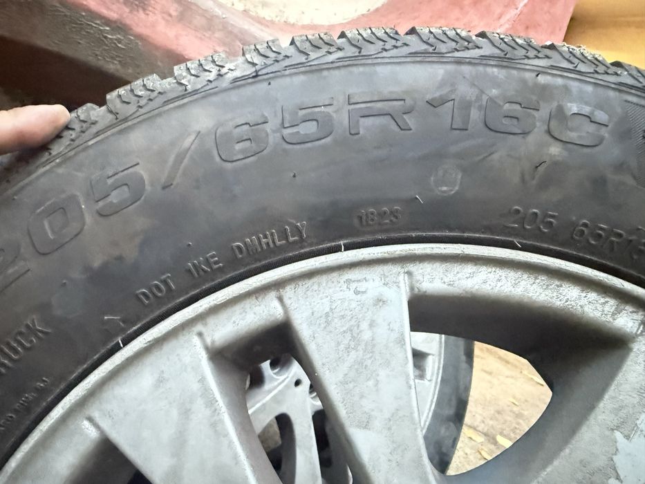 Зимни гуми с алуминиеви джанти за бус 205/65/16