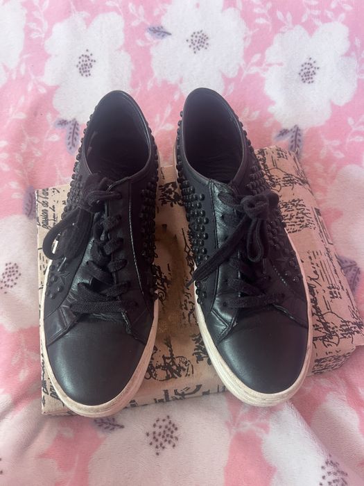 Tenisi piele naturala