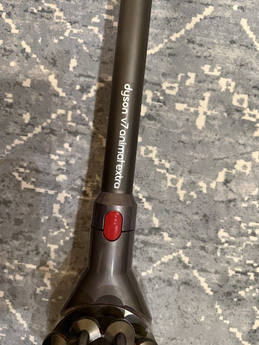 Продам пылесос DYSON V7 Animal Extra — беспроводной