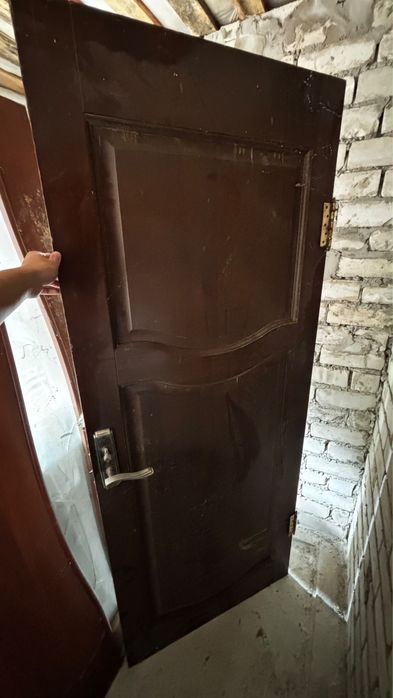 Деревянная входная дверь