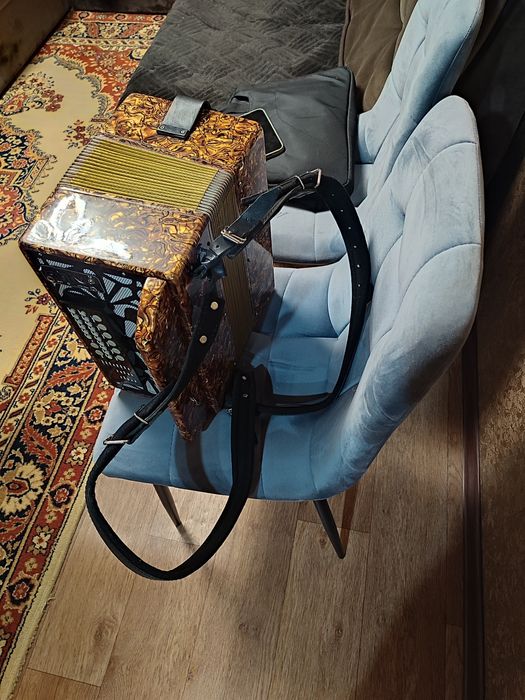 Продаётся электогармонь.