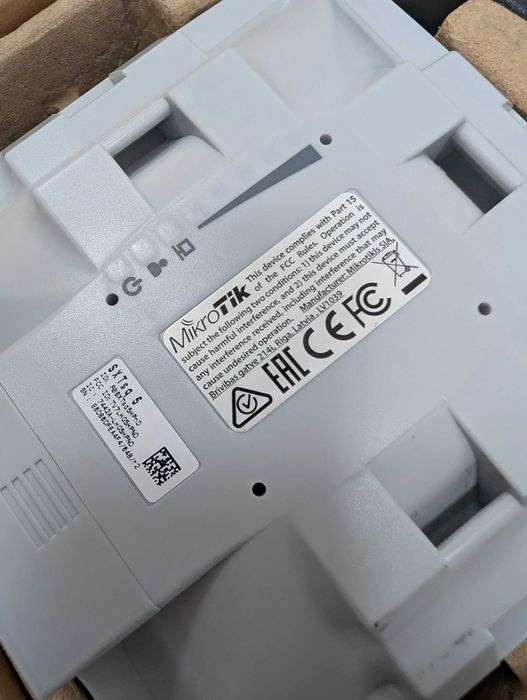 Antenă Wireless MikroTik SXTsq 5 (RBSXTsq5HPnD) – Nouă, Outdoor 5GHz