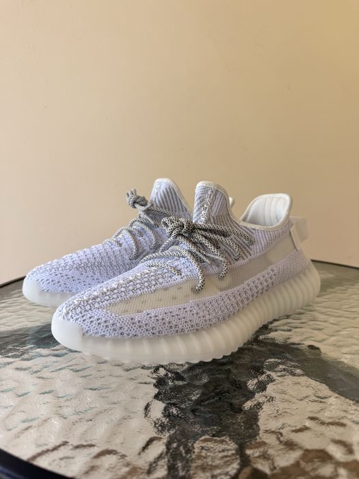 Yeezy 350 noi cu etichete