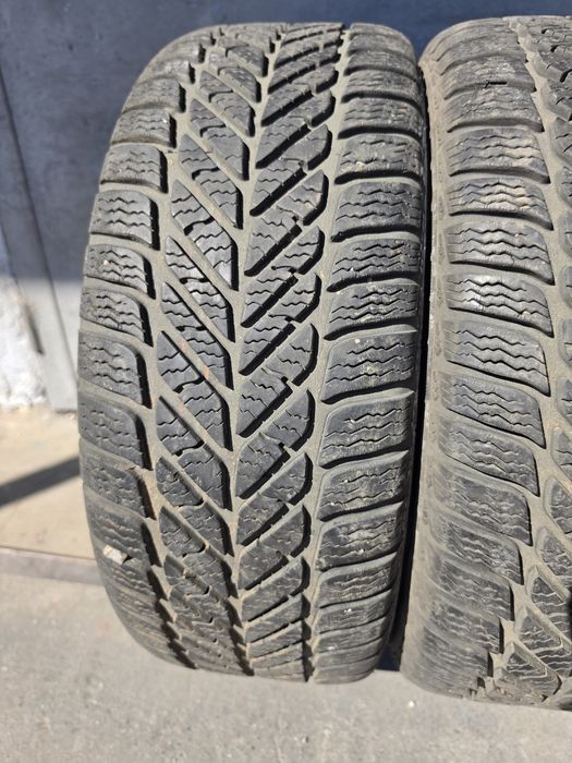 2 бр. зимни гуми 205/55/16 Debica 6-6,5 mm DOT 2915