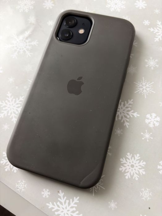 iPhone 12 -- 64 GB -- черен -- 81% батерия