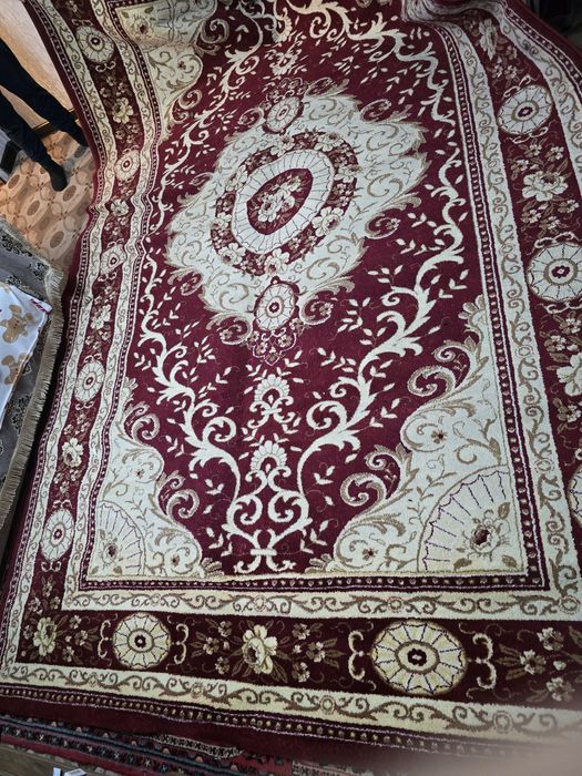 Продам ковры напольные