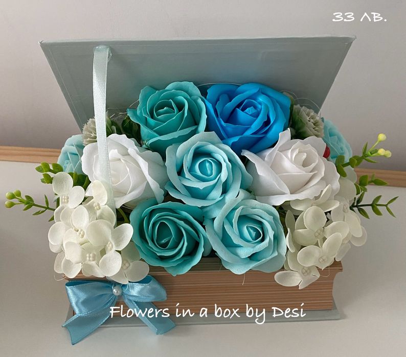 Букети със сапунени цветя в кутия, подарък за първия учебен ден.