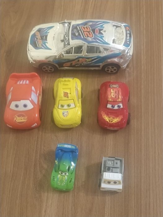 Продавам музикална китара играчка,различни видове колички