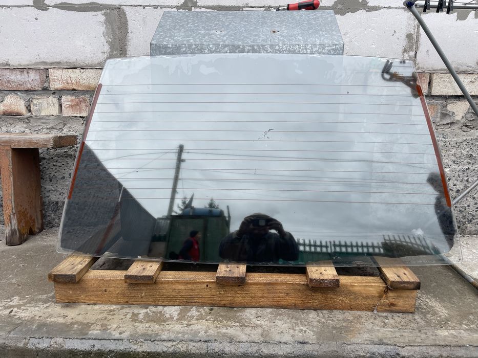 Продается стекло заднее от девятки